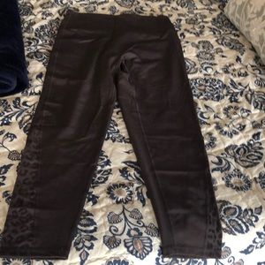 Offline by Aerie  Hi Rise 7/8 legging dark brown with cheetah pattern on leg.